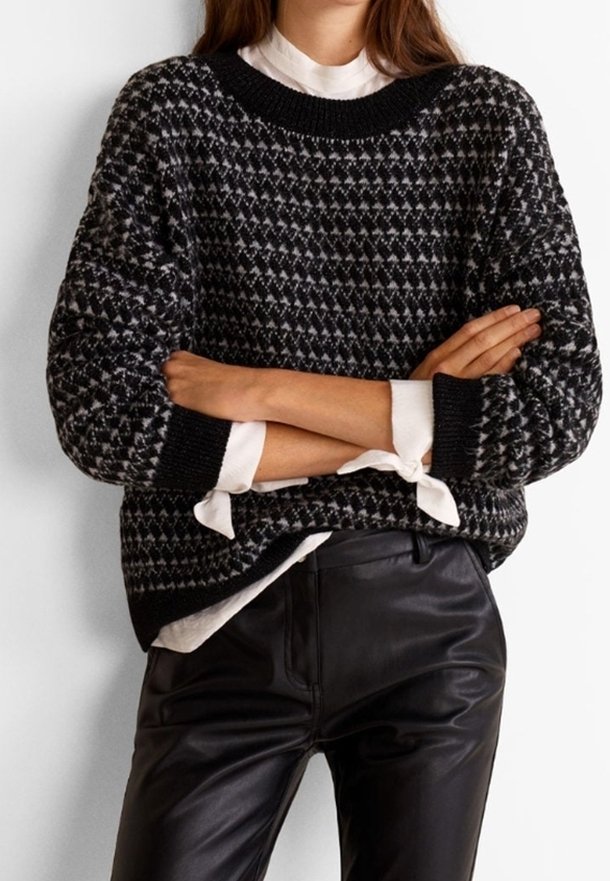 Mango Pullover - black