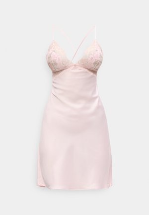 Hellrosa Satin-Unterkleid mit Spitzenkörbchen und dünnen, überkreuzten Schulterträgern, knielang, vor weißem Hintergrund präsentiert.