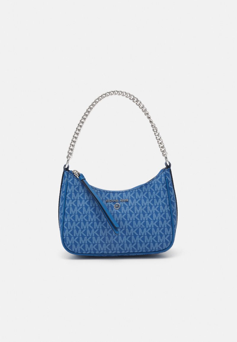 Petit sac à épaule bleu Michael Kors avec anse en chaîne argentée et motif logo sur le tissu.