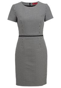 Robe à motifs noir et blanc avec manches courtes, encolure ronde, détails à la taille et coupe ajustée. Fermeture éclair dans le dos.