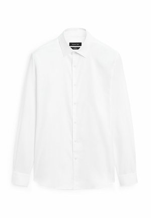 Witte overhemd met een button-down kraag, lange mouwen en een knoopsluiting aan de voorkant. De stof lijkt soepel met een lichte glans.