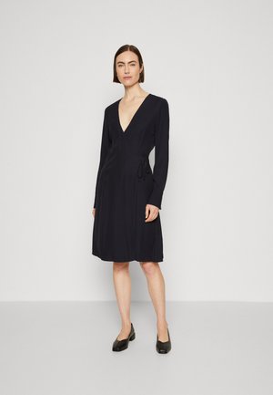 Tommy Hilfiger SEAL KNEE DRESS - Freizeitkleid - desert sky