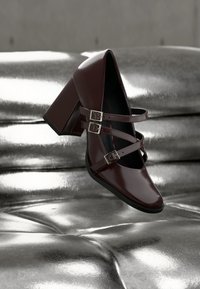 Δεν επιλέχθηκε, dark brown