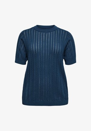 Tumši zils džempera tops ar īsām piedurknēm, smalkiem vertikāliem atvērtā darba rakstiem un ribas trikotāžas apaļu kakla izgriezumu, aprēķinātiem piedurkņu galiem un apakšmalu.