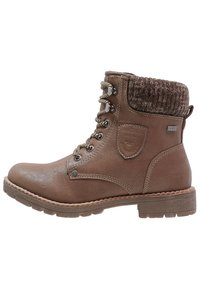Hnědé kožené kotníkové boty s texturovaným pleteným límcem, šněrováním vpředu s metalovými očky a gumovou podrážkou. Razítkované logo na boku.