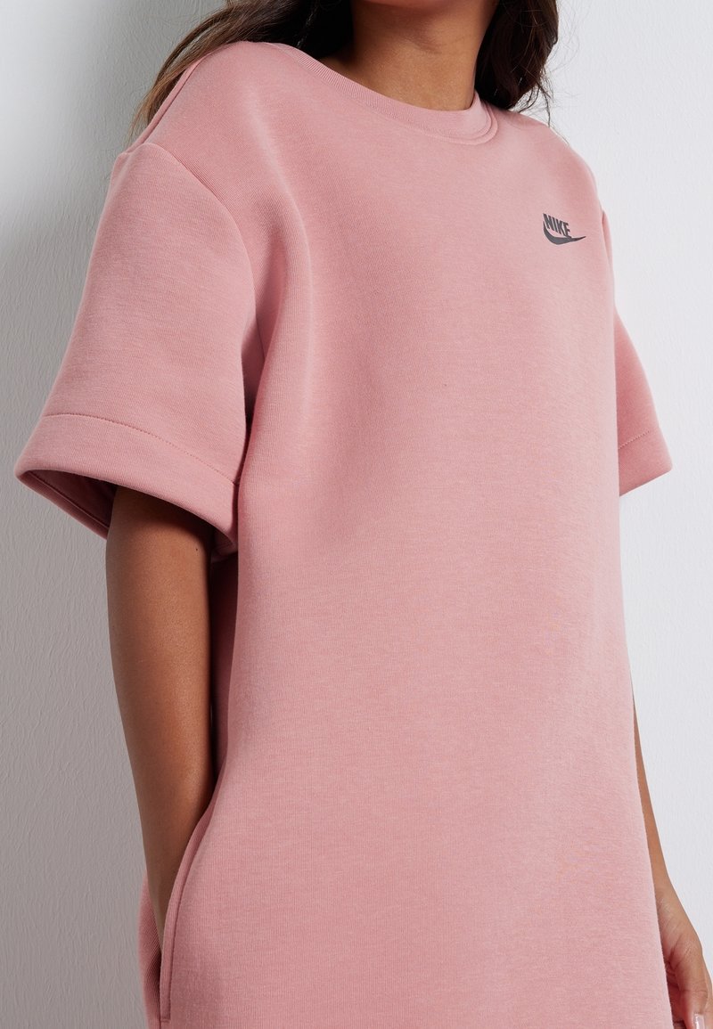 Nike Sportswear DRESS - Trikoomekko - red stardust/black