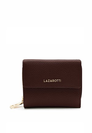 Portafoglio in pelle marrone con superficie testurizzata, hardware dorato e dettagli del logo. Presenta una chiusura con zip e un design bifold per la conservazione delle carte.