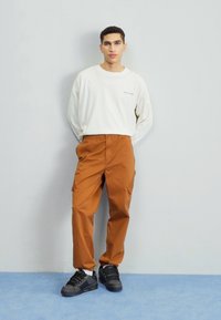 Jordan CHICAGO PANT - Hlačami s stranskimi žepi - british tan