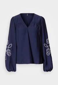 Σκούρο μπλε μπλούζα με V-λαιμόκοψη, ραβδώσεις με πιέτες και μακριά φουσκωτά μανίκια με λευκή κεντητή ανθική διακόσμηση στα μανίκια.