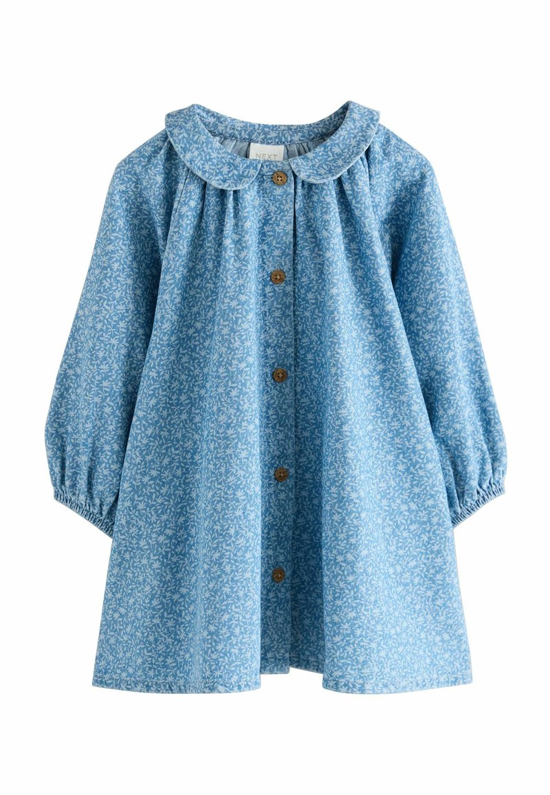 Robe bleu clair avec un motif floral, col à revers, manches longues bouffantes et boutons en bois sur le devant. Tissu doux avec une texture subtile.