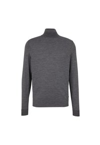 Grauer Rollkragenpullover mit langen Ärmeln, aus einem weichen Stoff gefertigt. Verfügt über einen gerippten Kragen und Bündchen, hat ein minimales Design und keine Muster.
