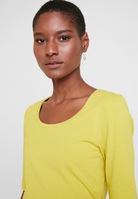 OPUS SLIM FIT ROUND NECK - T-shirt basic - green leaf