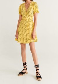 Mango Vapaa-ajan mekko - yellow