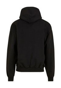 Sudadera negra con capucha, mangas anchas y puños y dobladillo acanalados. Fabricada en un material suave con una textura lisa. Sin patrones o acentos visibles.