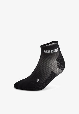 Schwarze Knöchelsocken aus Mischgewebe. Mit strukturiertem Muster und weißem Logo. Kurze Crew-Länge mit verstärkter Zehen- und Fersenpartie.