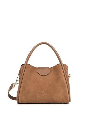 Sac à main Lancaster Paris en daim marron avec poignées arrondies, bandoulière amovible et marquage minimaliste au centre avant.