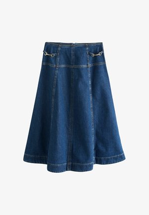 Tummansininen A-linjainen farkkuhame, jossa pystysuuntaiset ompelusaumat ja kaksi pientä metallista solkikuviointia vyötäröllä.