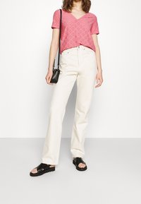 VILA T-shirt med print - pink