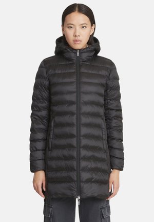 Giacca imbottita nera con sagoma sagomata, cerniera integrale e cappuccio. Design trapuntato strutturato con strisce orizzontali e tasche laterali.