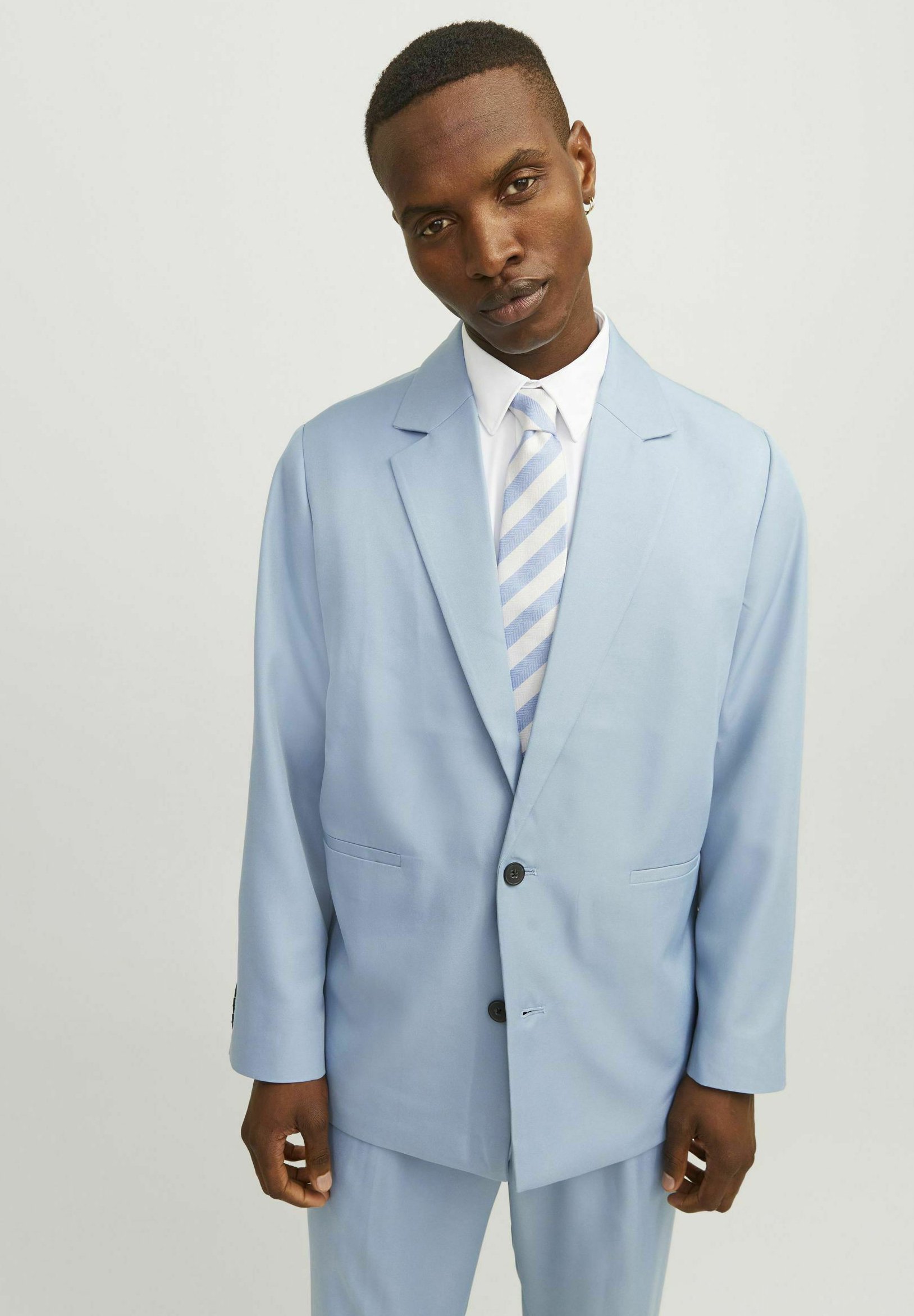 Krawatte Anzug Blau Sneaker Blaue Krawatte Schwarze Schuhe Zum