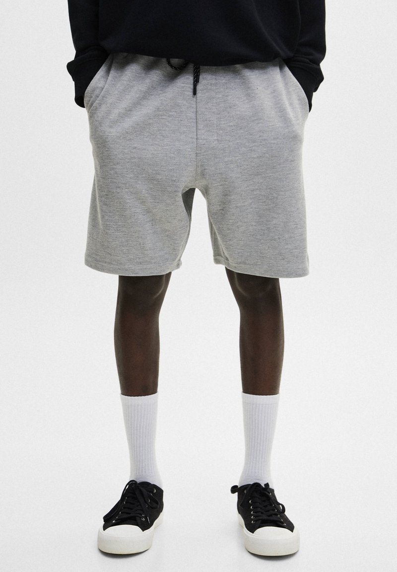 Herren Trainingsanzüge | PULL&BEAR BERMUDA JOGGERS WITH DRAWSTRING Jogginghose light grey/hellgrau - WU04262 Herren Trainingsanzüge | PULL&BEAR BERMUDA JOGGERS WITH DRAWSTRING Jogginghose light grey/hellgrau - WU04262