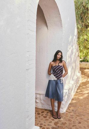Next, WIDE LEG JORTS - Pantaloni scurți din denim - mid blue crochet scarf