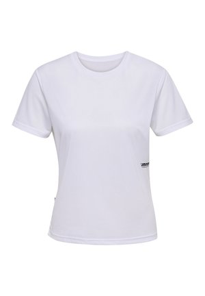 Biała, krótka koszulka z krótkim rękawem, wykonana z gładkiego materiału, z okrągłym dekoltem i małym czarnym logo po lewej stronie.