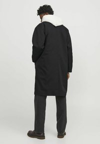 Jack & Jones MANTEL - Klassisk kappa / rock - black
