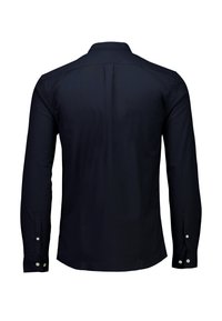 Laivastonsininen pitkähihainen paita, jossa on napillinen kaulus, nappihihat ja sileä, siisti pinta istuvassa mallissa.