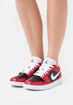 Jordan, Baskets basses - red