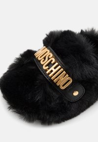 MOSCHINO NEWBORN LETTERING LOGO - První boty - black