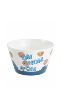 Ciotola in ceramica con un design affusolato, superficie bianca, accenti blu e grafiche di biscotti con il testo "OM NOM NOM" in blu.