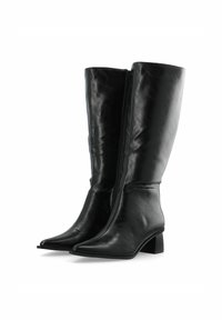 Botas negras hasta la rodilla hechas de cuero liso con punta afilada y tacón cuadrado. Cuentan con una cremallera lateral y un diseño elegante y ajustado.