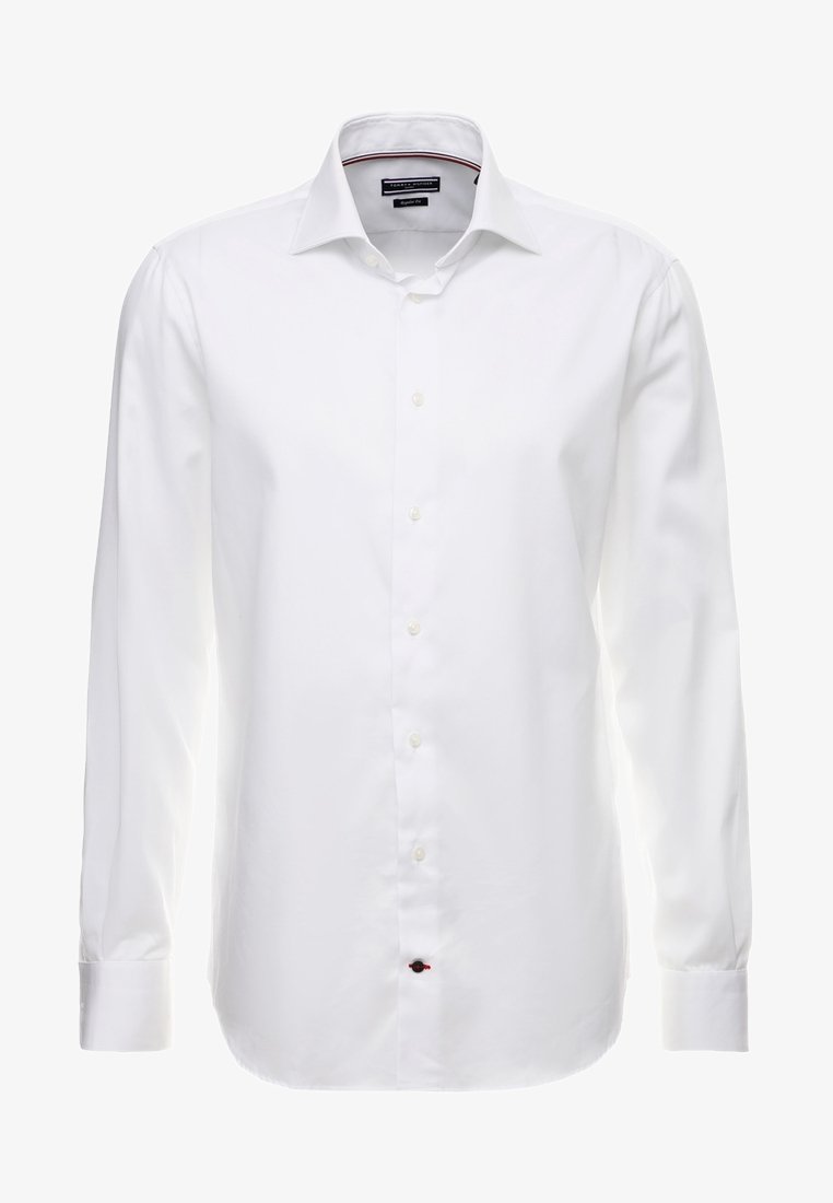 Witte lange mouwen shirt van soepel katoen, met een klassieke kraag en een knoopsluiting aan de voorkant, voorzien van een klein logoaccent aan de zoom.