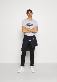 Lacoste Sport BIG LOGO - Sporta krekli - silver chine/navy blue