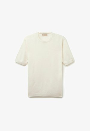 Hvid cremefarvet strikket kortærmet sweater med rund halsudskæring, ribkanter ved ærmer og bund, vist på hvid baggrund.