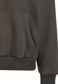 Sweatshirt gris foncé avec une poche kangourou, des poignets et un ourlet côtelés. Fabriqué en tissu doux avec une texture lisse.