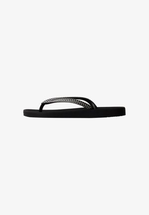 Zwarte teenslipper met een platte zool en een gestructureerde band met kleine zilveren kraaltjes.