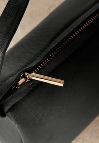 Next BARREL SHOULDER REGULAR FIT - Borsa a mano - black