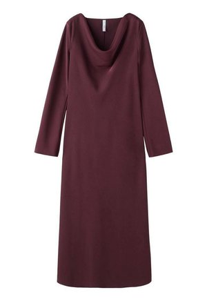 Abito bordeaux a maniche lunghe con collo a scialle, realizzato in tessuto morbido, caratterizzato da un taglio dritto e una lunghezza media.