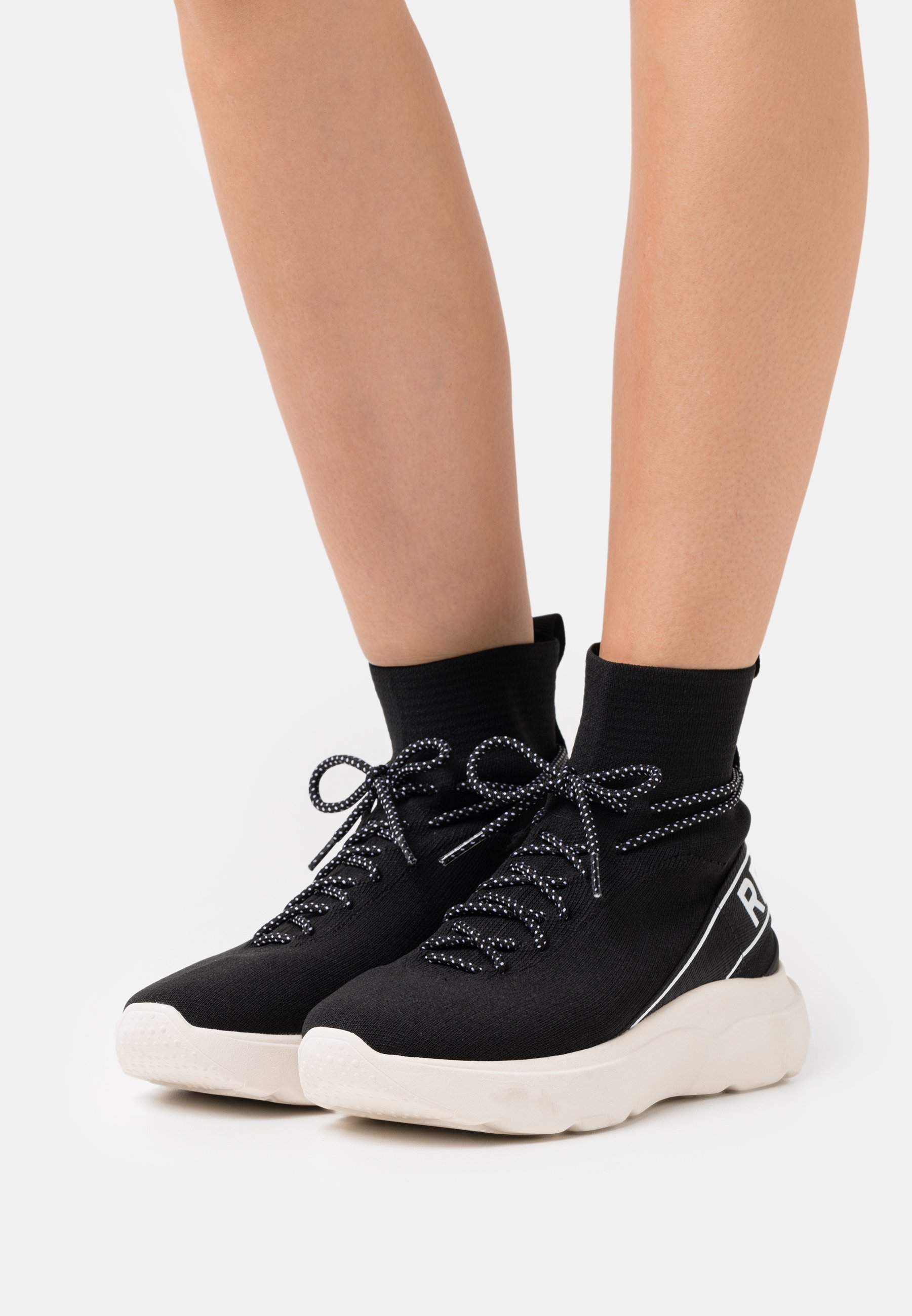 replay black trainers