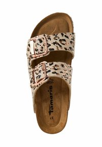 Sandales à imprimé léopard avec deux brides réglables, boucles en or rose et semelle en suede douce. Design plat et ouvert à l'arrière pour un enfilage facile.