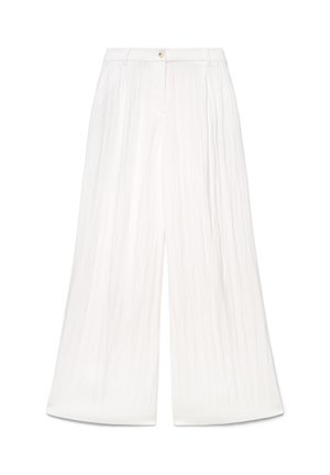 Weiße Hosen mit weitem Bein, plissiertem Stoff, Knopf- und Reißverschluss und Gürtelschlaufen an der Taille.