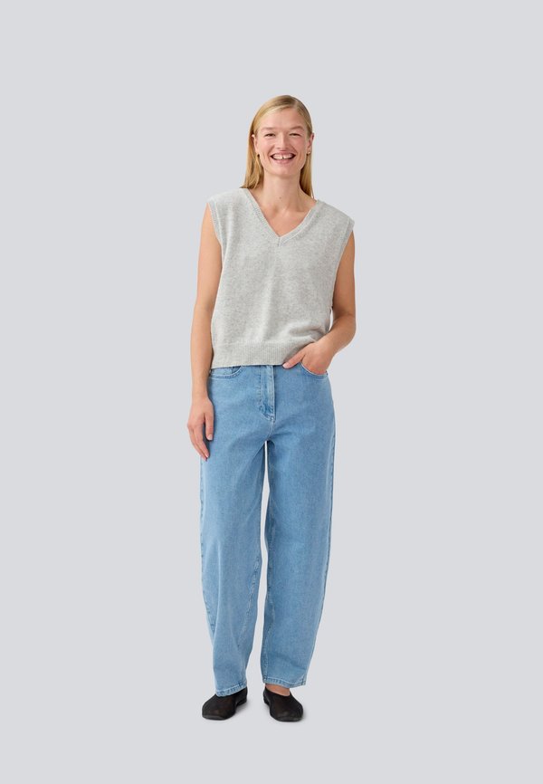 MIKA - Relaxed fit jeans3