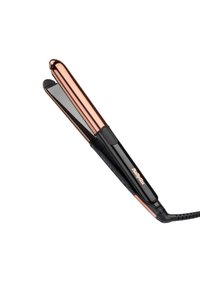 Schwarzes und roségoldfarbenes elektrisches Haarglätteisen mit Keramikplatten und einem drehbaren Kabel, leicht geöffnet auf weißem Hintergrund gezeigt.