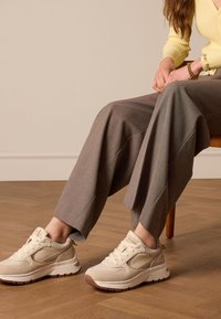 Manfield Trainers - beige