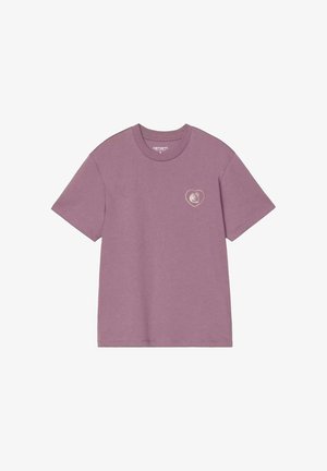 Camiseta de algodón lilas con cuello redondo, mangas cortas y un pequeño diseño gráfico de un corazón blanco en el área del pecho izquierdo.
