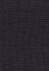 Tissu texturé bleu marine foncé avec un motif tissé uniforme, affichant une surface lisse mais légèrement côtelée. Convient à diverses applications.