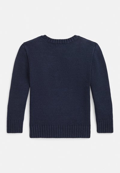 Marineblå strikket genser med rund hals og ribbestrikkede mansjetter og kant. Jevn tekstur med ensfarget design, uten ekstra mønstre eller detaljer.