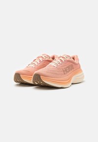 HOKA BONDI 8 - Tekaški copati za cesto - sandstone/cream